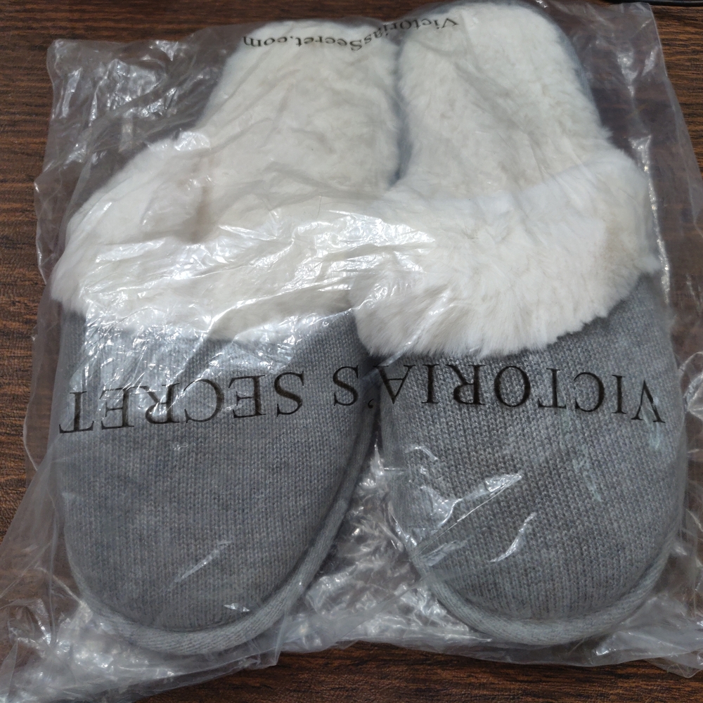 Victoria's Secret Women's Gray and White Slippers